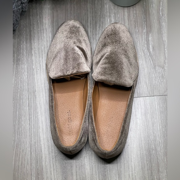 Indigo Rd. Tan Velvet Loafers - Picture 5 of 8
